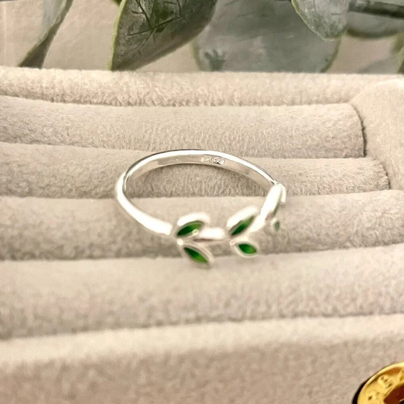 925 Sterling Silver Leaf Wrap Ring Green Dainty Boho Ring Green Leaf Ring - Picture 6 of 6
